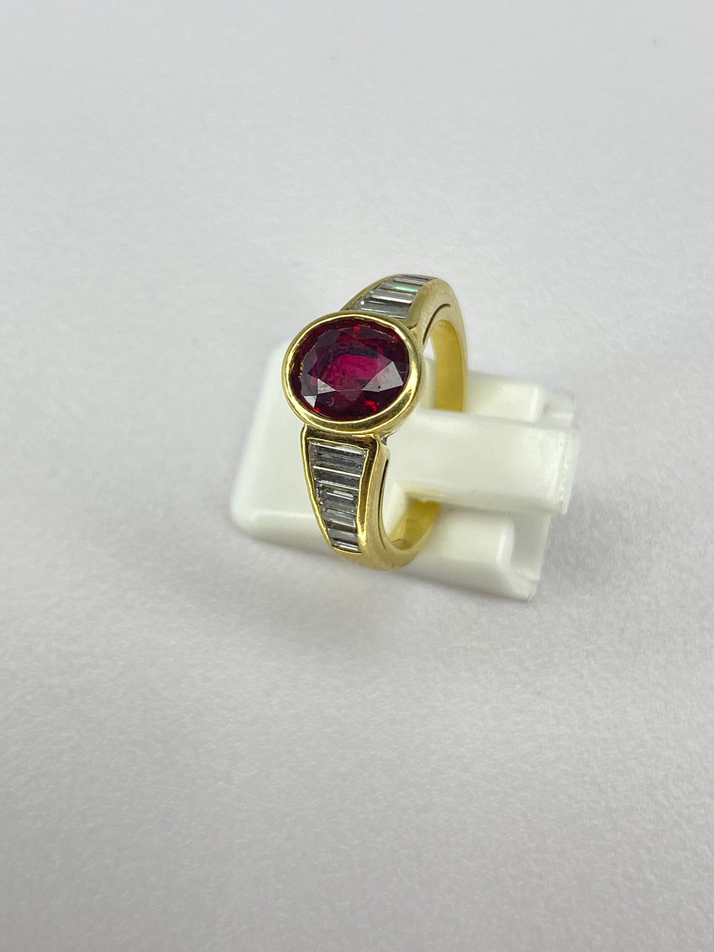 Vintage 1970s Ruby & Diamond 18ct Gold Ring