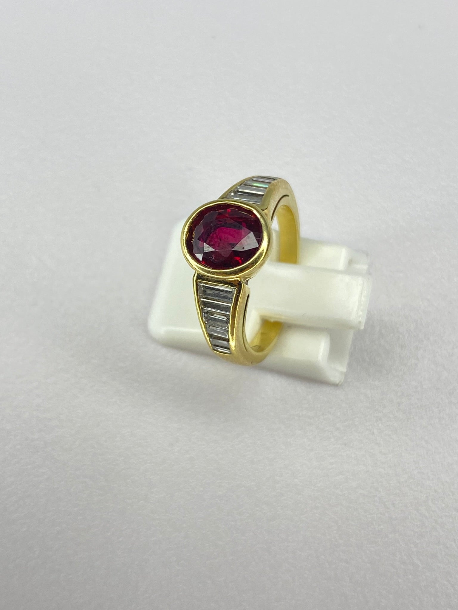 Vintage 1970s Ruby & Diamond 18ct Gold Ring