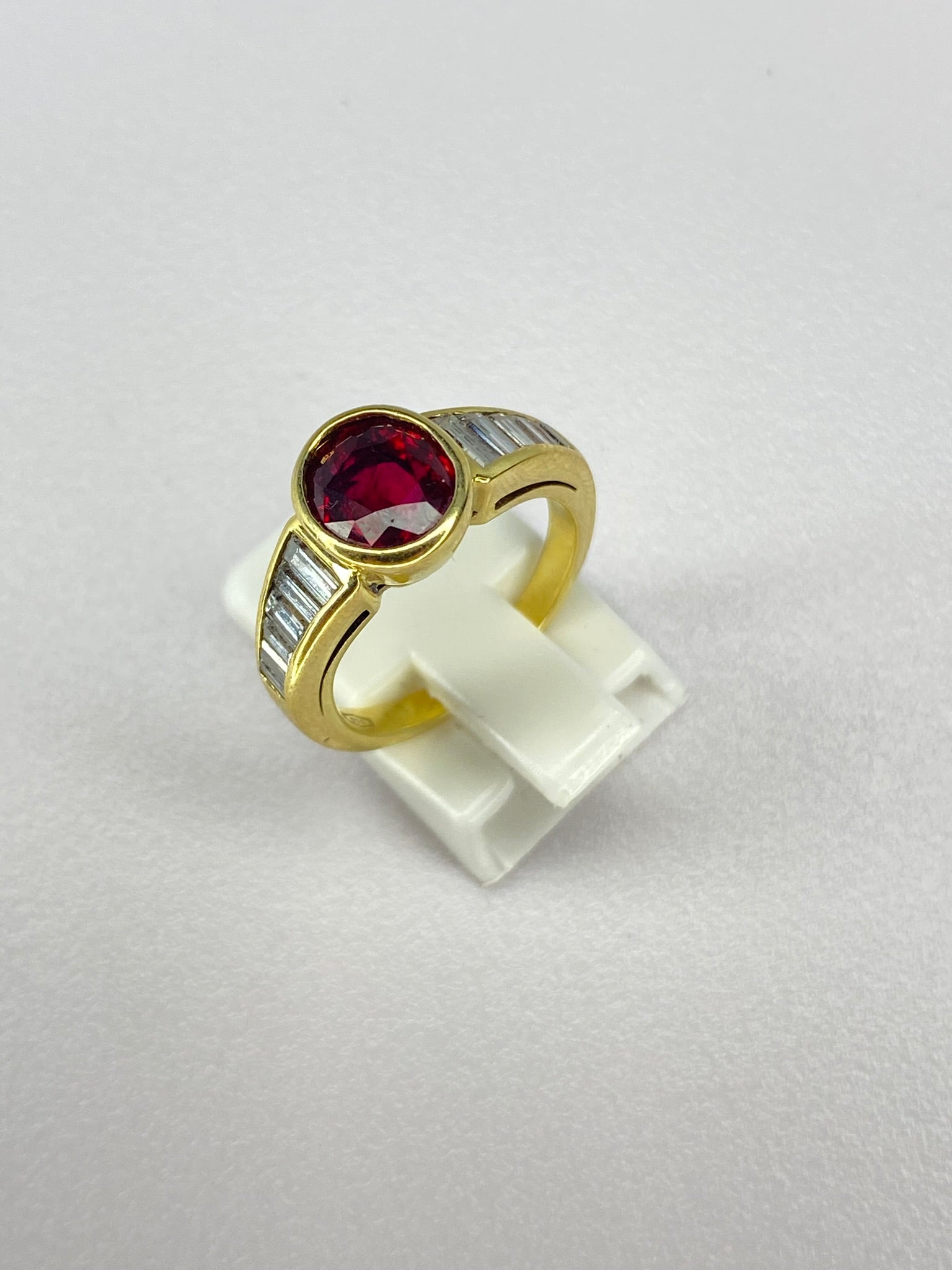 Vintage 1970s Ruby & Diamond 18ct Gold Ring