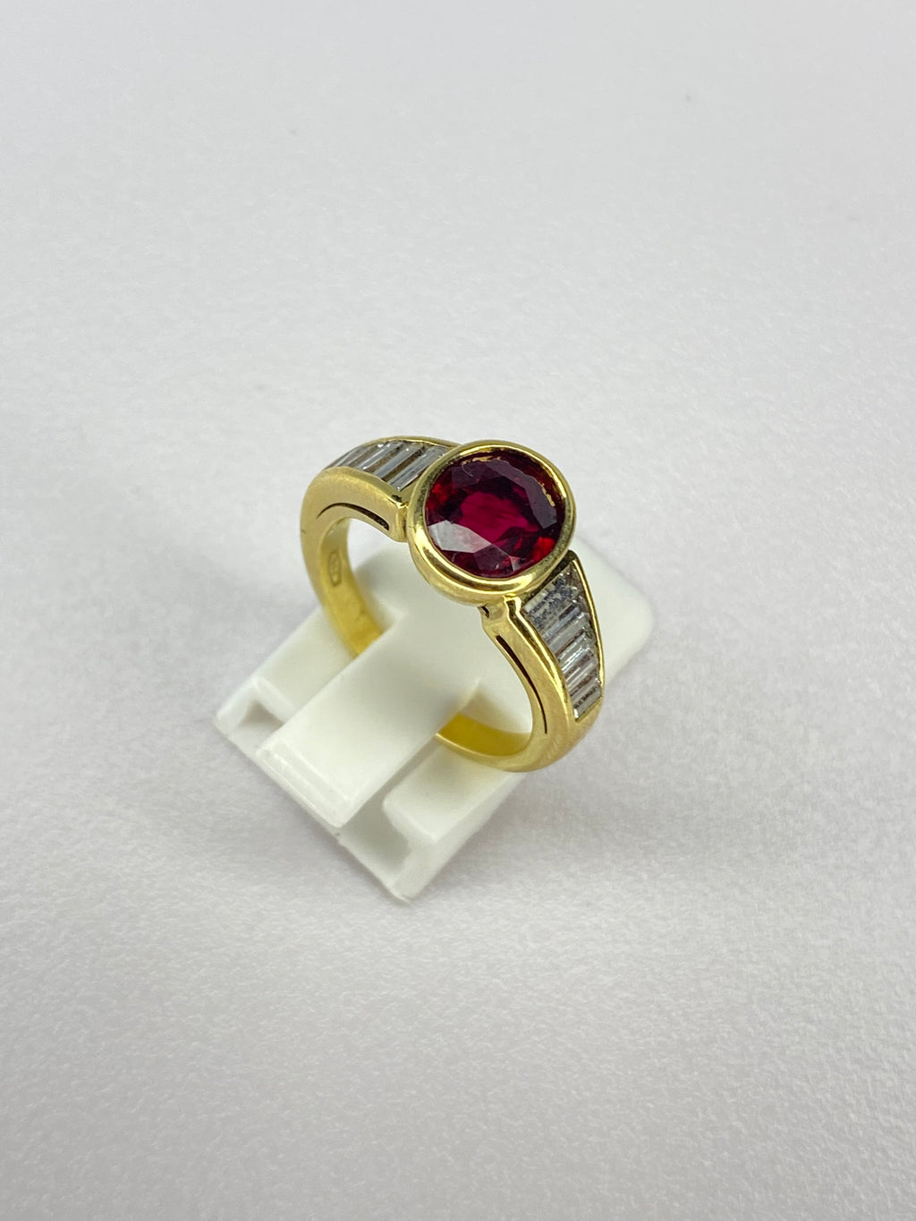Vintage 1970s Ruby & Diamond 18ct Gold Ring