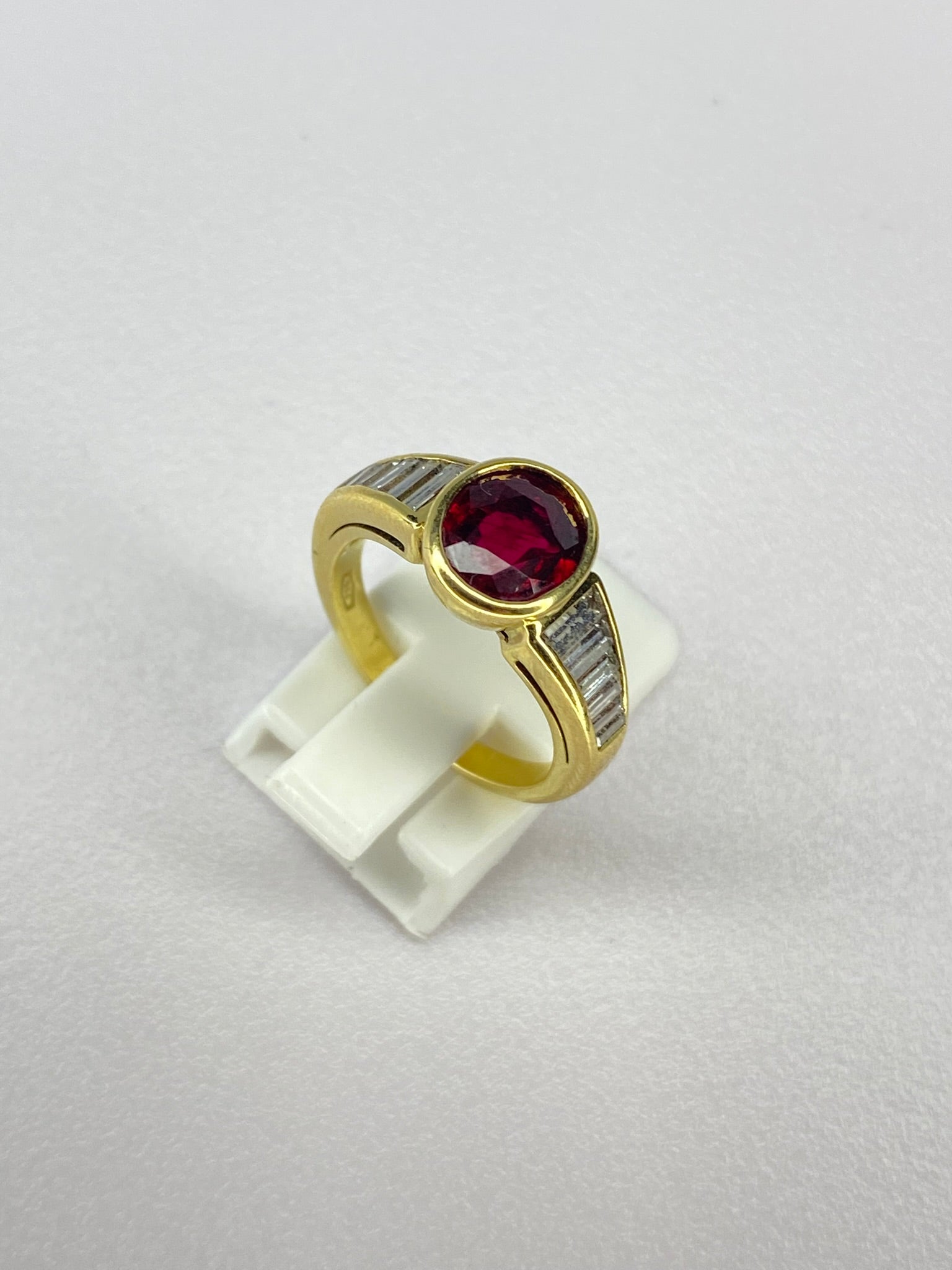Vintage 1970s Ruby & Diamond 18ct Gold Ring