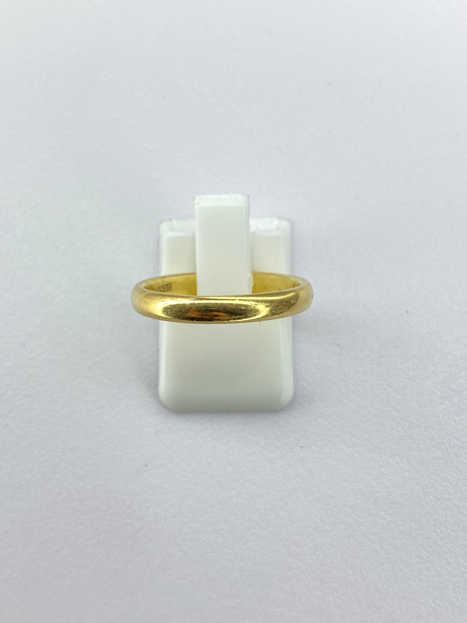 18K Yellow Gold Wedding Band | Classic Polished Gold Ring