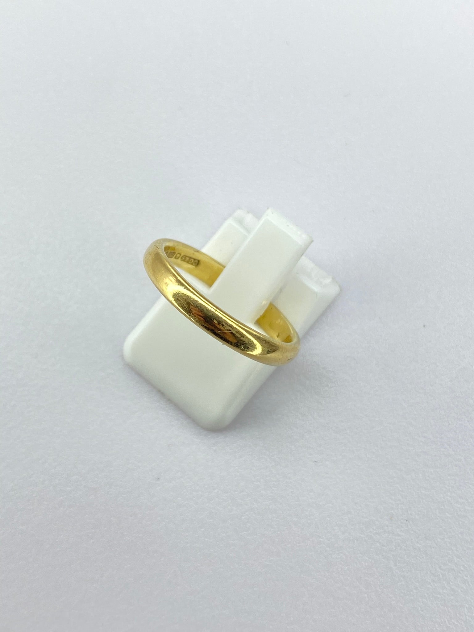 18K Yellow Gold Wedding Band | Classic Polished Gold Ring