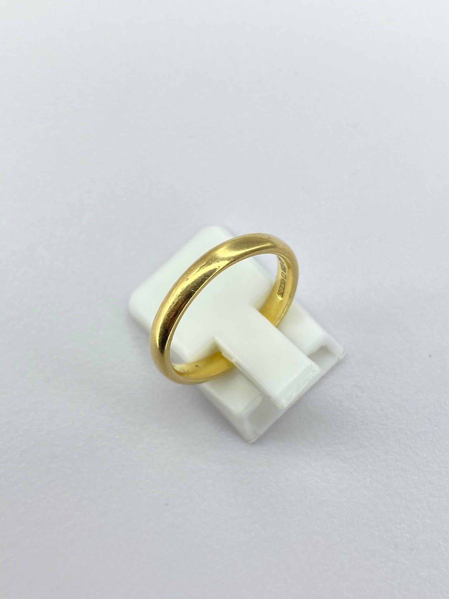 18K Yellow Gold Wedding Band | Classic Polished Gold Ring