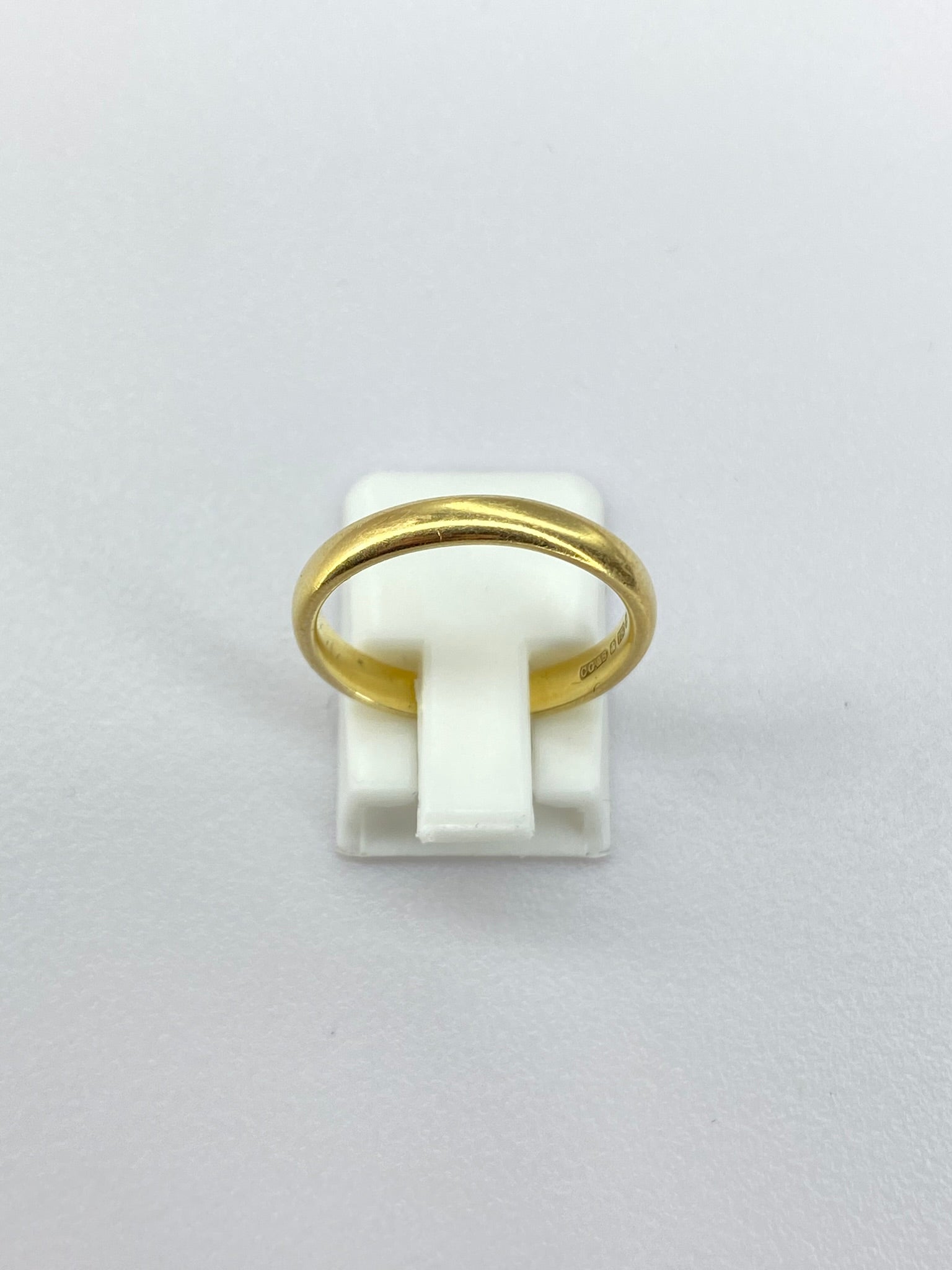 18K Yellow Gold Wedding Band | Classic Polished Gold Ring