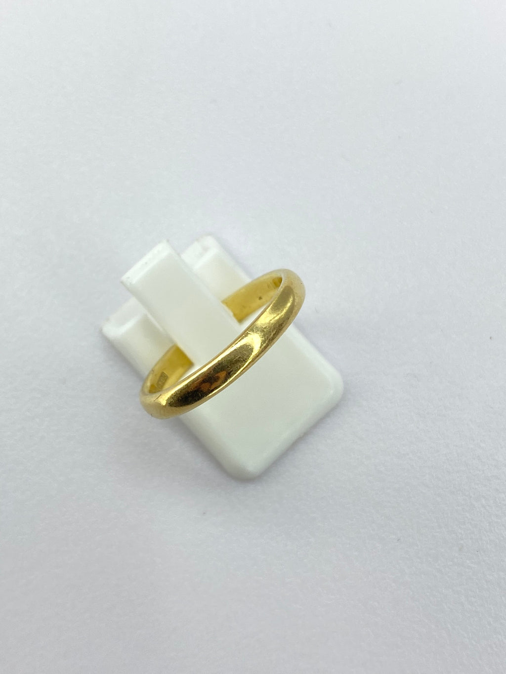 18K Yellow Gold Wedding Band | Classic Polished Gold Ring