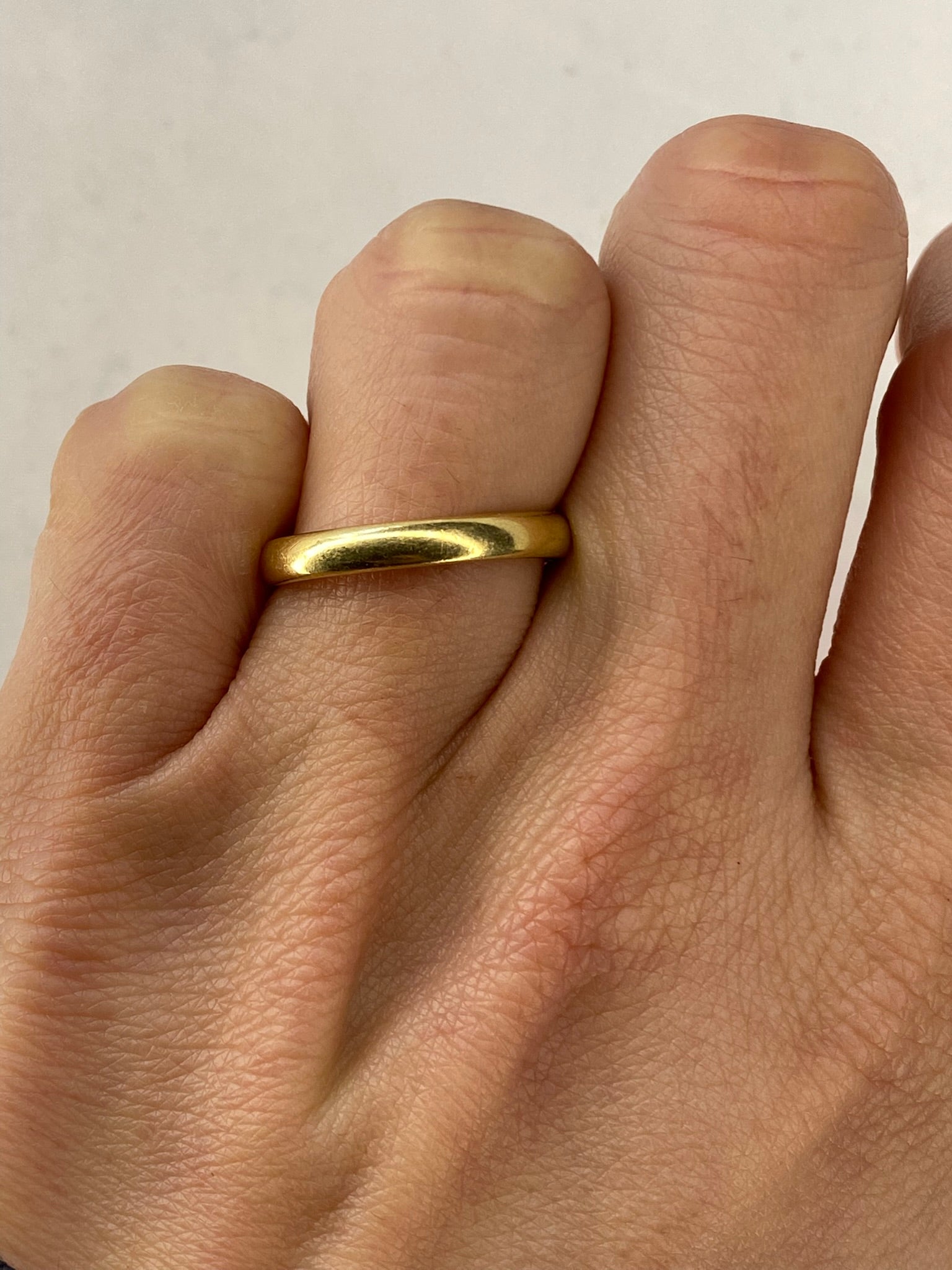 18K Yellow Gold Wedding Band | Classic Polished Gold Ring