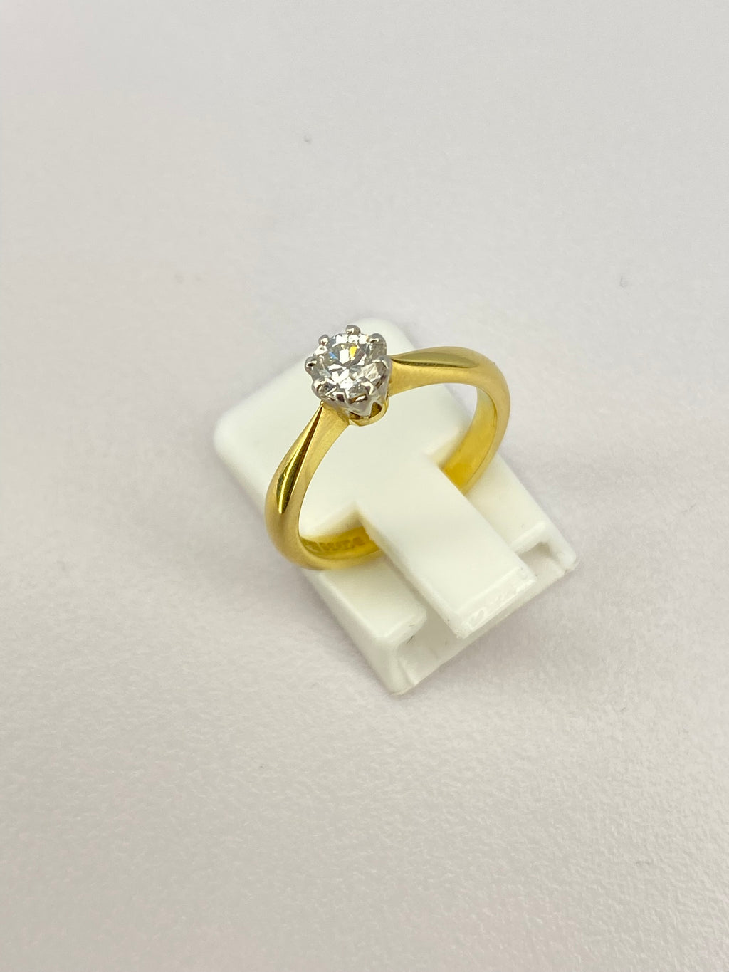 Vintage Solitaire Diamond Ring | 0.35ct Round Cut in 18ct Yellow Gold & Platinum
